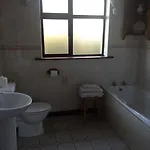 בית נופש Riverlodge Self Catering קנמארה